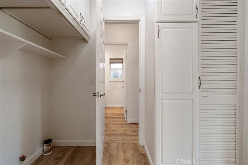 10326 Vassar Ave - Photo 6 of 17