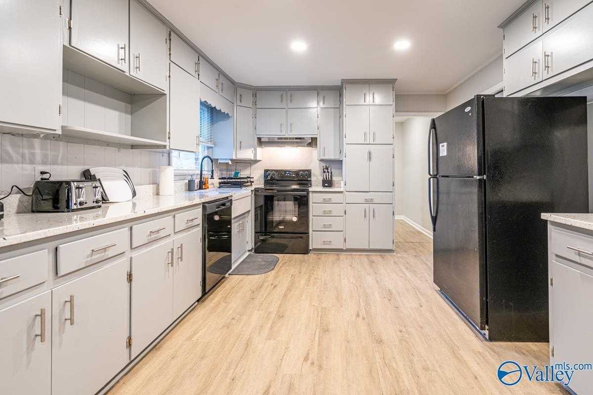 804 Vestavia Pl Se - Photo 2 of 24