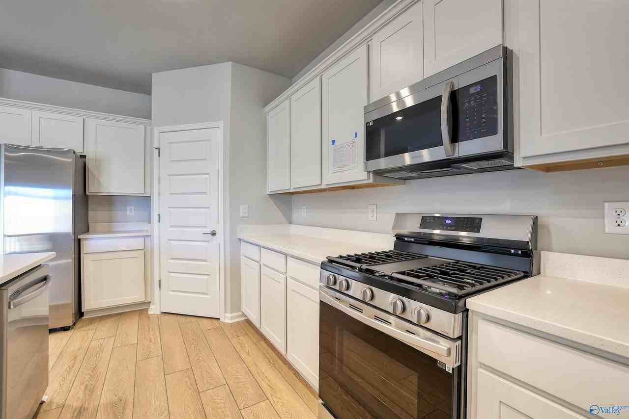 12422 Whitcomb Cir - Photo 3 of 10