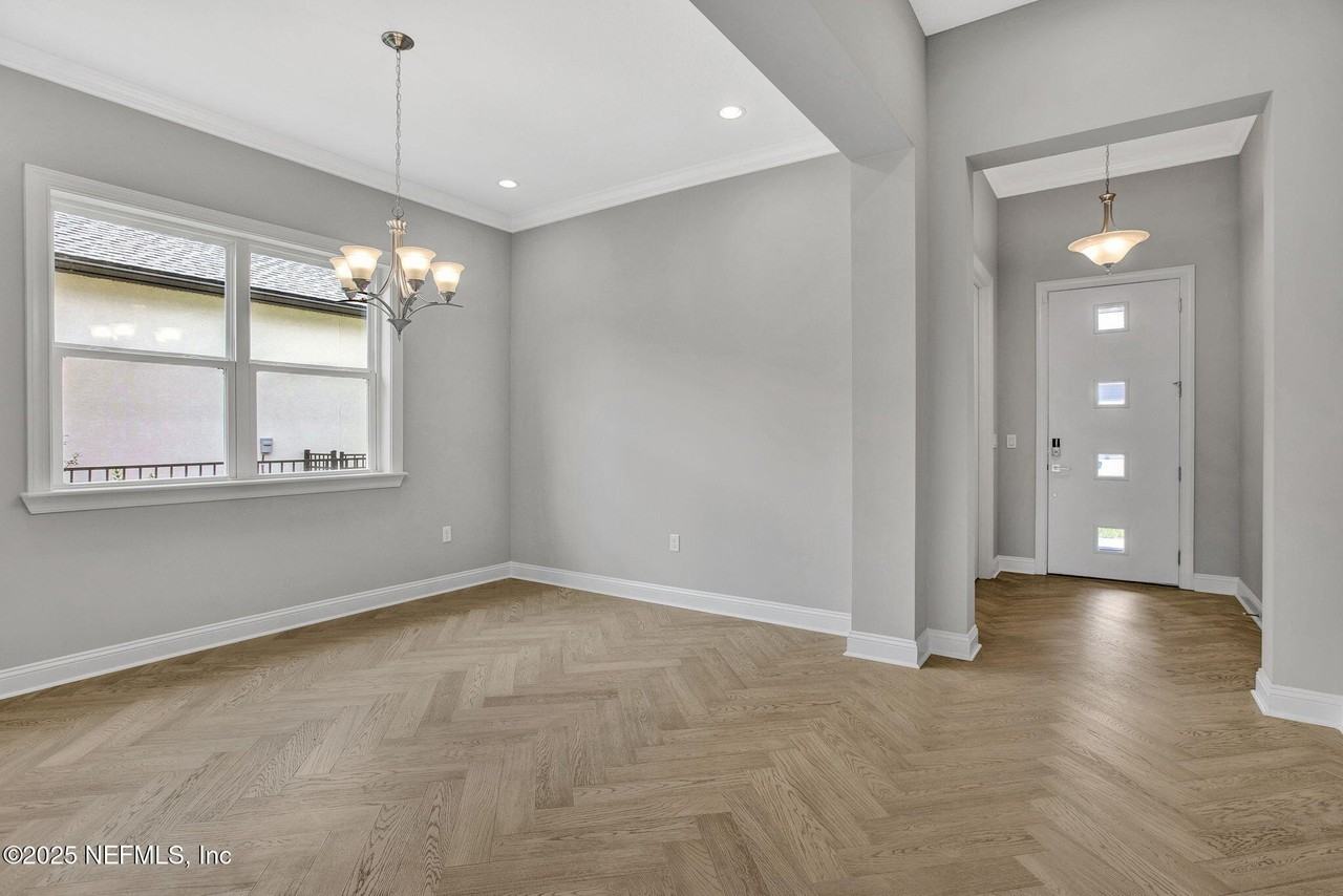 11476 Madelynn Dr - Photo 4 of 36