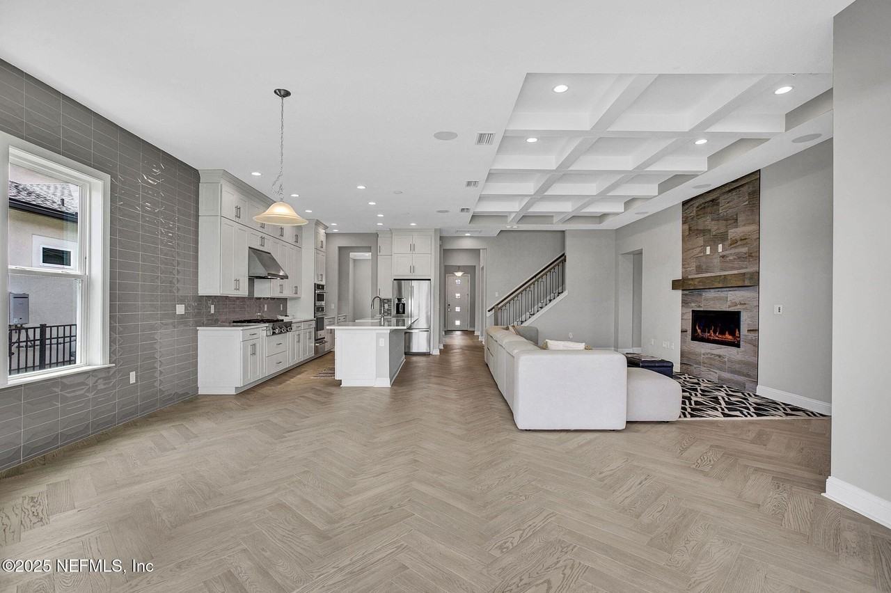 11476 Madelynn Dr - Photo 7 of 36