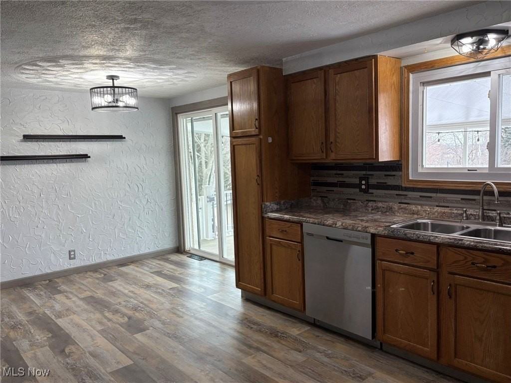 2434 Saratoga Avenue Southwest - Photo 2 of 29