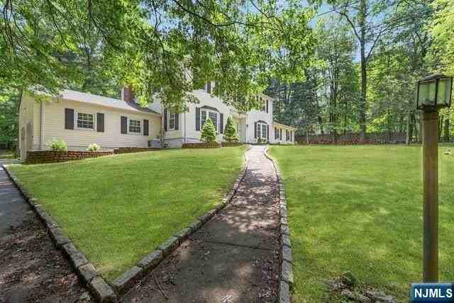 68 Briarwood Ave - Photo 3 of 33