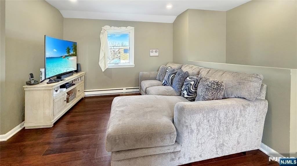 154 Charlton Ave - Photo 3 of 15