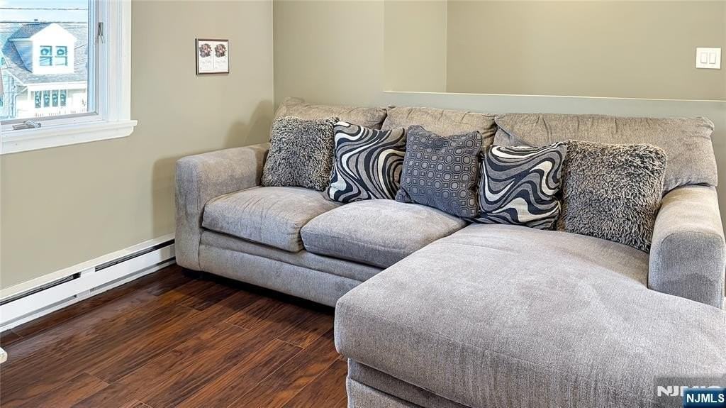 154 Charlton Ave - Photo 4 of 15