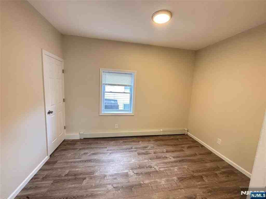 42 Maple Avenue - Photo 4 of 10