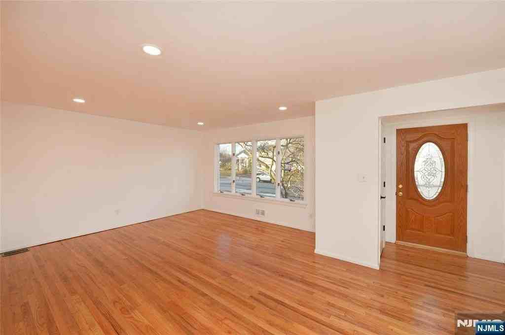 38-42 Northern Dr - Photo 3 of 29