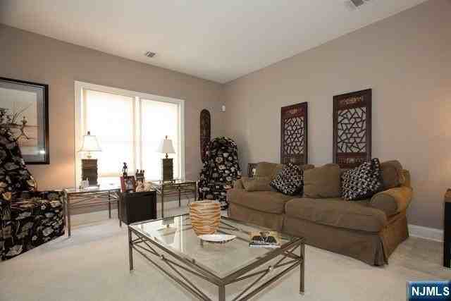 1210 Windsor Park Ct - Photo 4 of 25