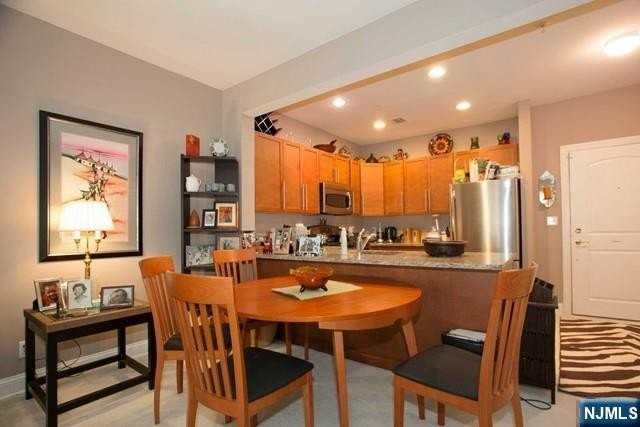 1210 Windsor Park Ct - Photo 5 of 25