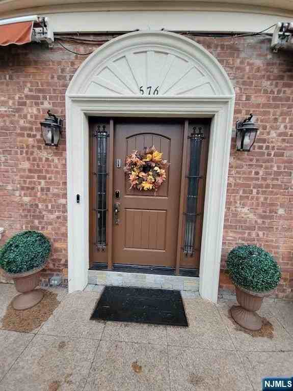 576 Ridgeland Terrace - Photo 2 of 9