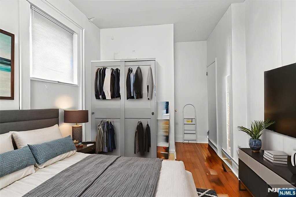 436 Undercliff Avenue - Photo 7 of 16