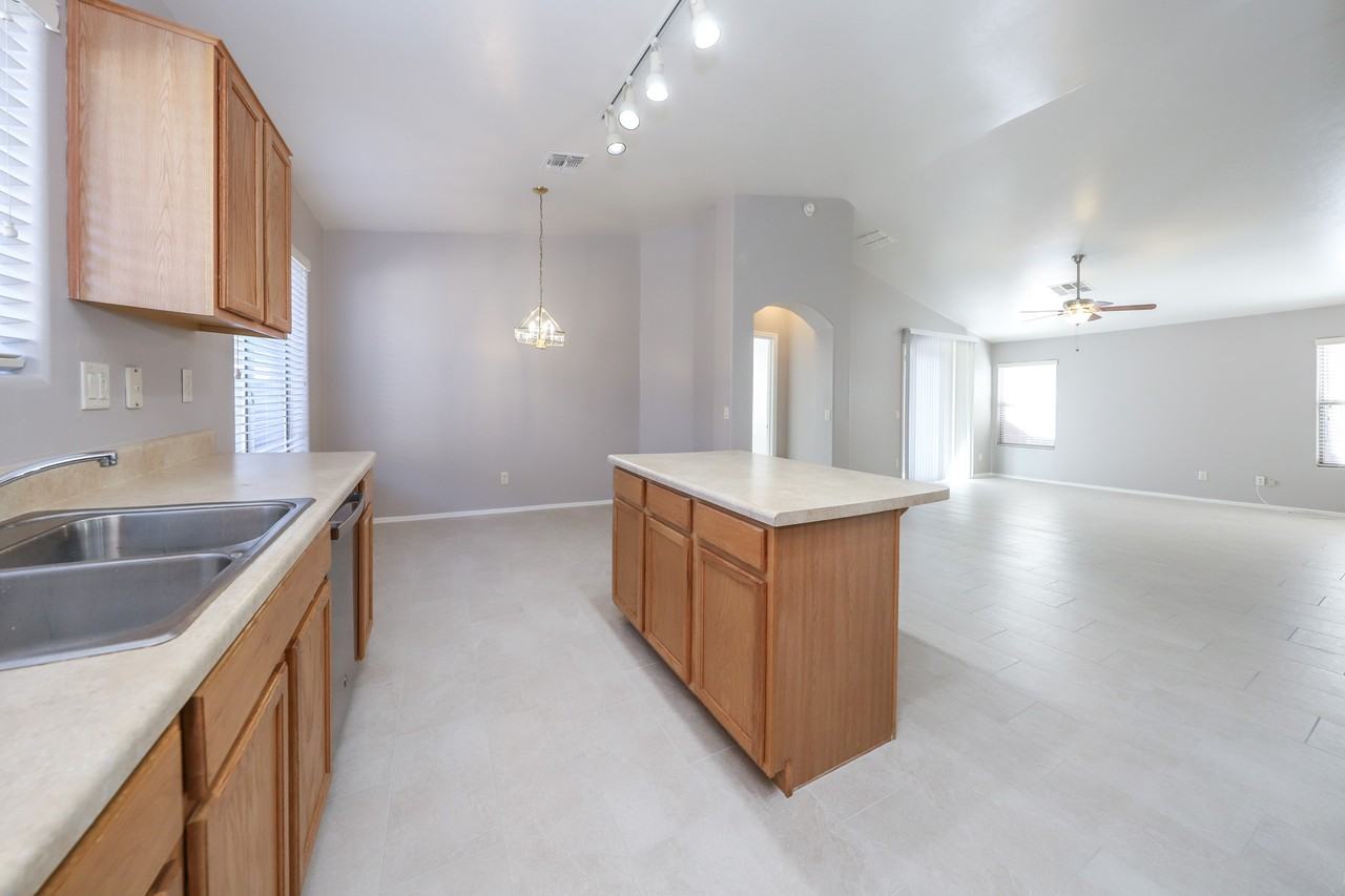 10886 S Arrowhead Spring Dr #1 - Photo 3 of 10