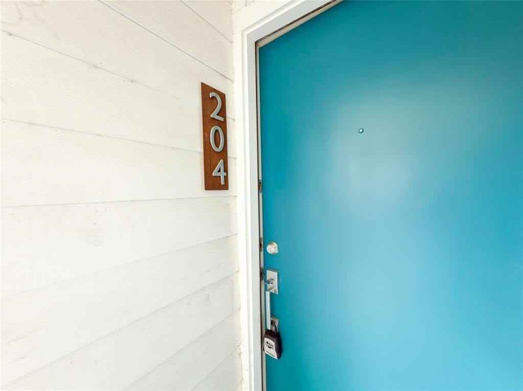 4526 Munger Ave #204 - Photo 4 of 20