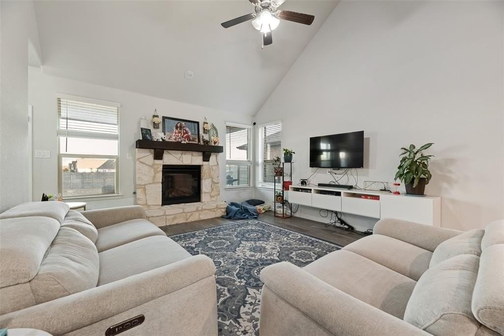 1312 Canary Lane - Photo 3 of 18