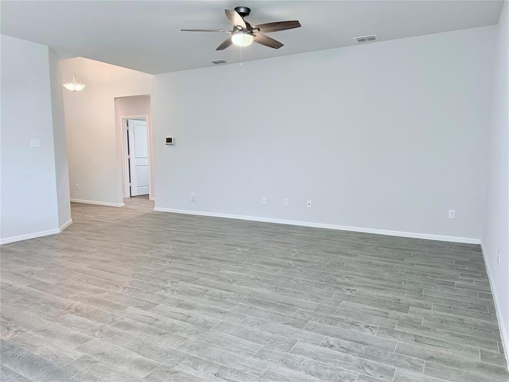 309 Crowfoot Drive - Photo 7 of 40