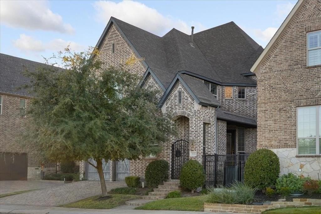 910 Ontzlake Drive - Photo 2 of 40