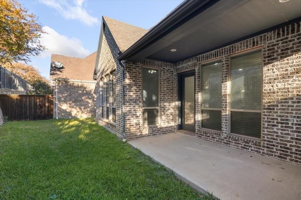 910 Ontzlake Drive - Photo 5 of 40