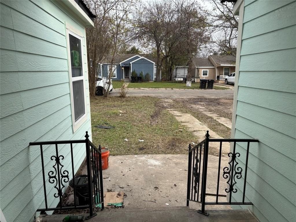 1103 Bell Dr - Photo 2 of 18