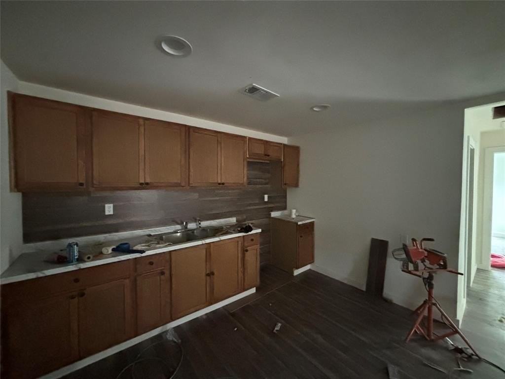 1103 Bell Dr - Photo 7 of 18