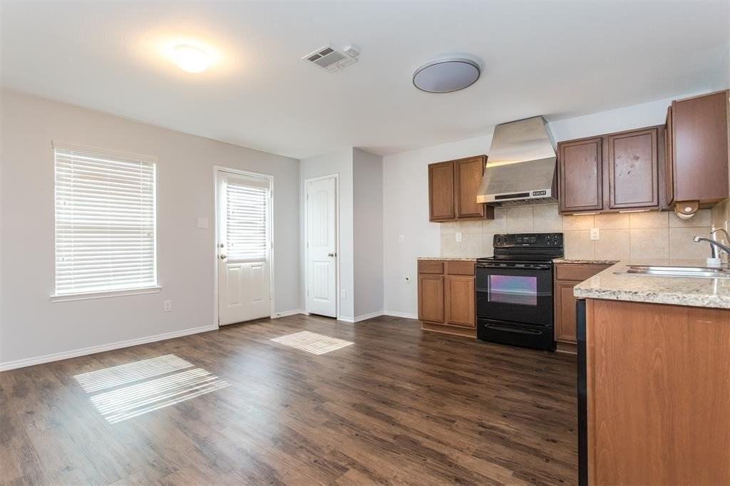 2103 Meadow Park Drive - Photo 6 of 30