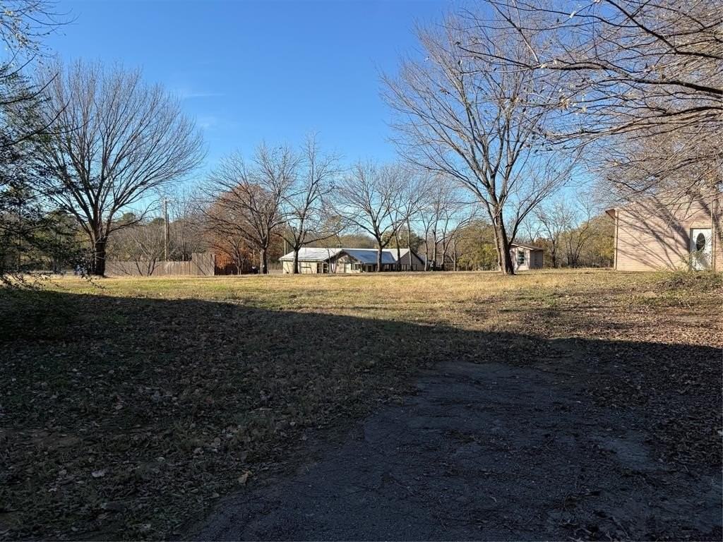 205 South Parkway Drive - Photo 2 of 33