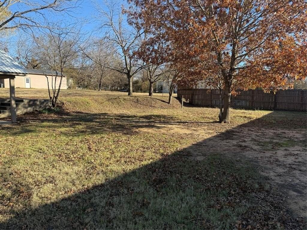 205 South Parkway Drive - Photo 3 of 33