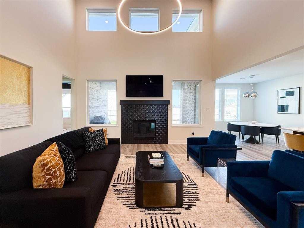 1308 Redbrick Lane - Photo 5 of 33