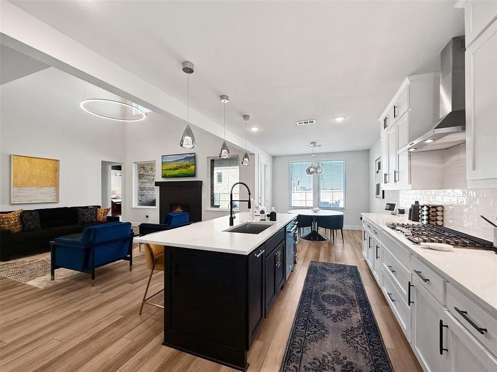 1308 Redbrick Lane - Photo 6 of 33