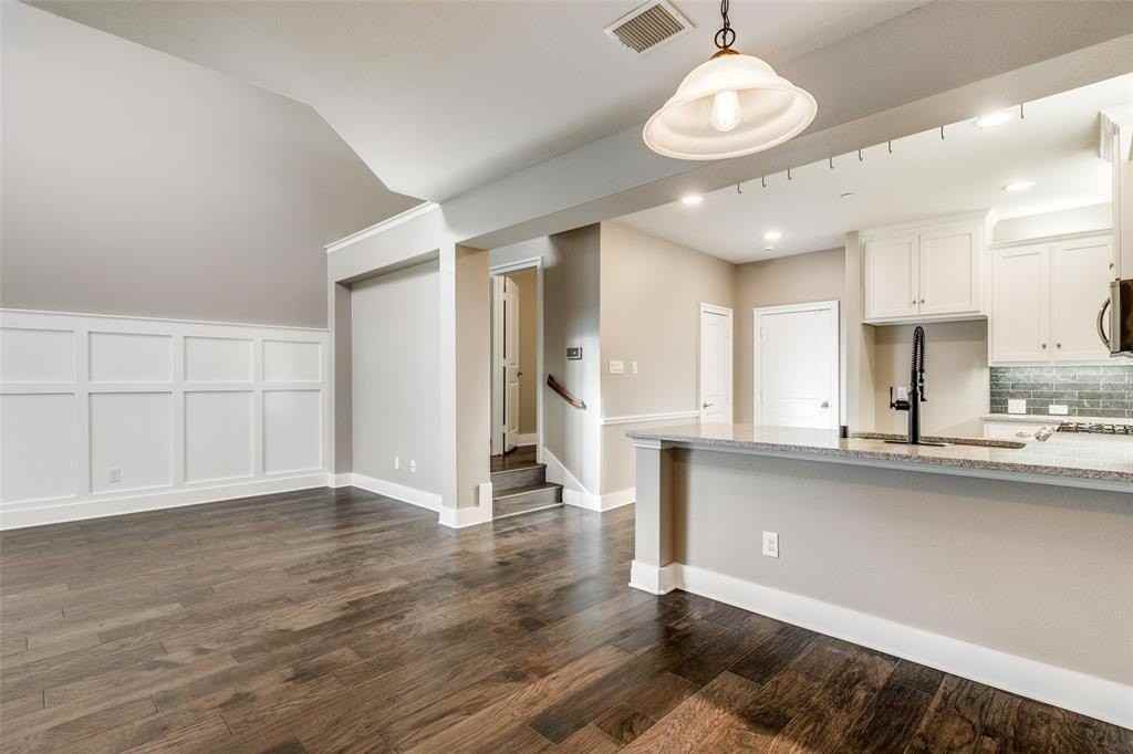 5404 Locust Drive - Photo 5 of 25