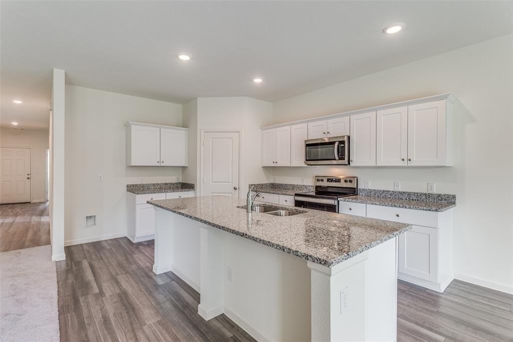 41 Glen Crossing Rd - Photo 2 of 12