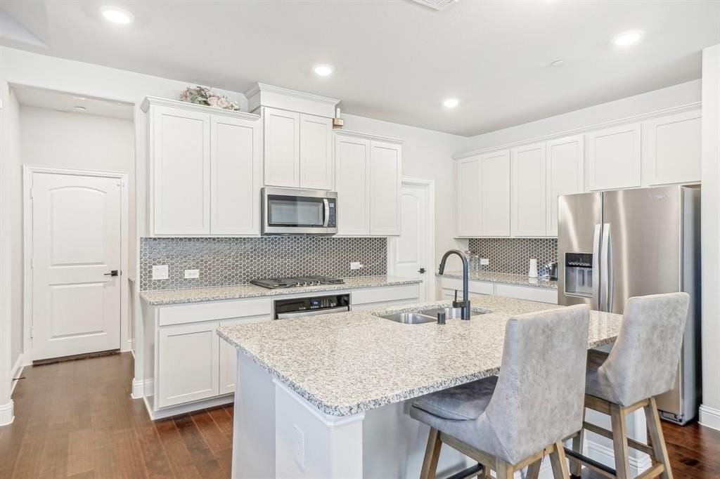 373 Blackthorne Dr - Photo 2 of 9