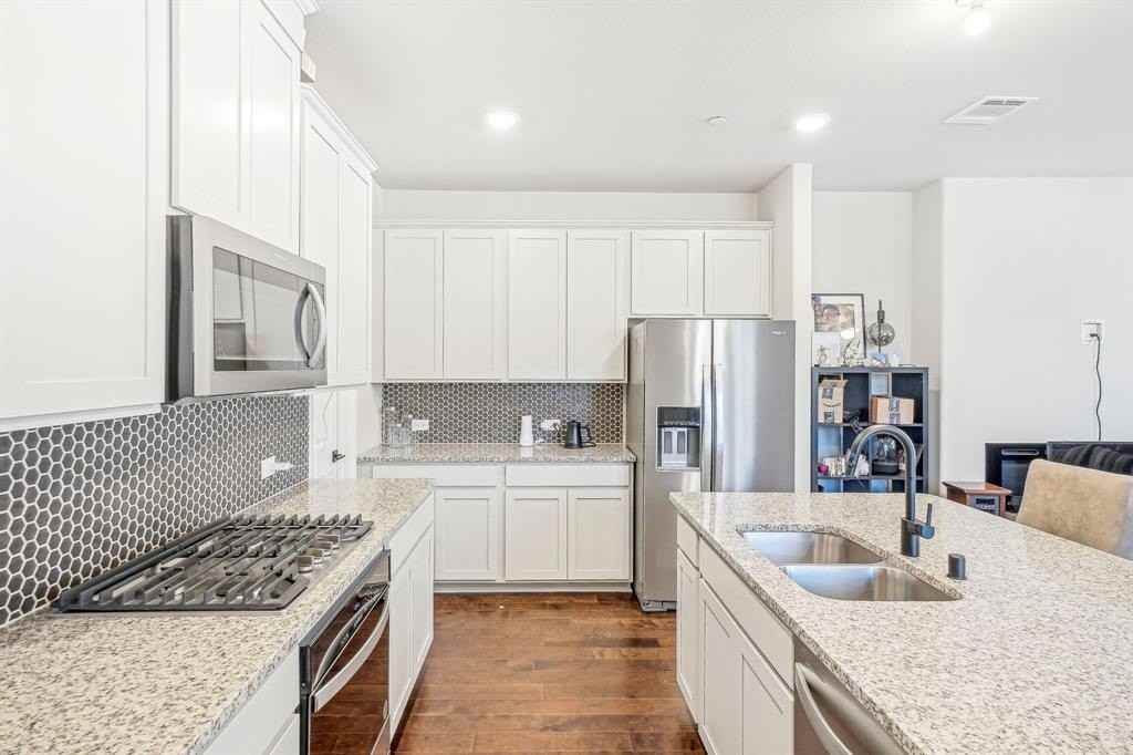 373 Blackthorne Dr - Photo 3 of 9