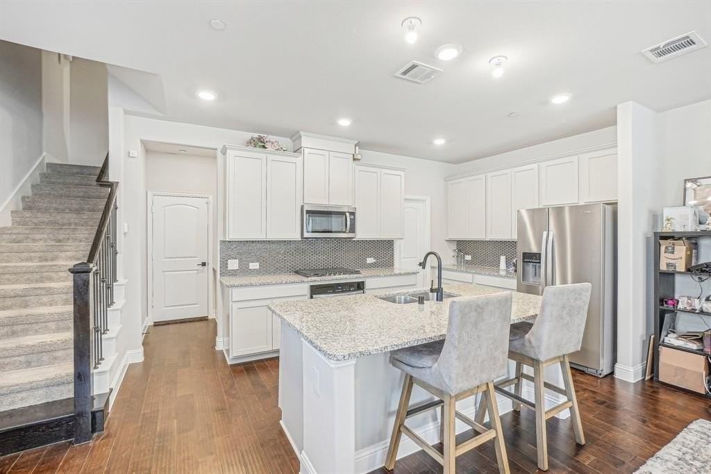 373 Blackthorne Dr - Photo 5 of 9