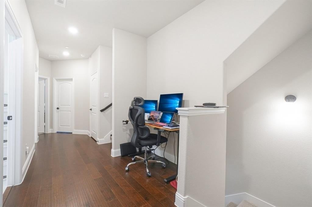 373 Blackthorne Dr - Photo 7 of 9