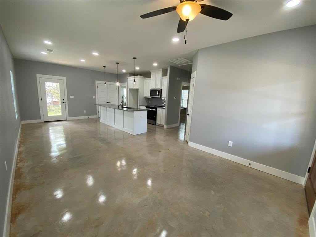 1004 W Hanna St - Photo 3 of 18