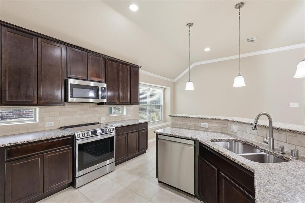 11513 Champion Creek Drive - Photo 5 of 28