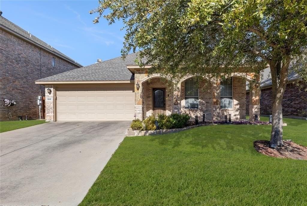 8245 Edgepoint Trail - Photo 2 of 28