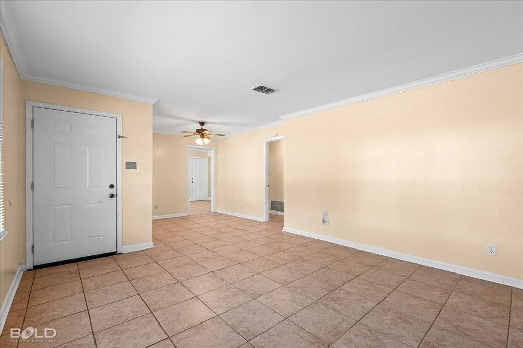 2710 Higgins St - Photo 7 of 37