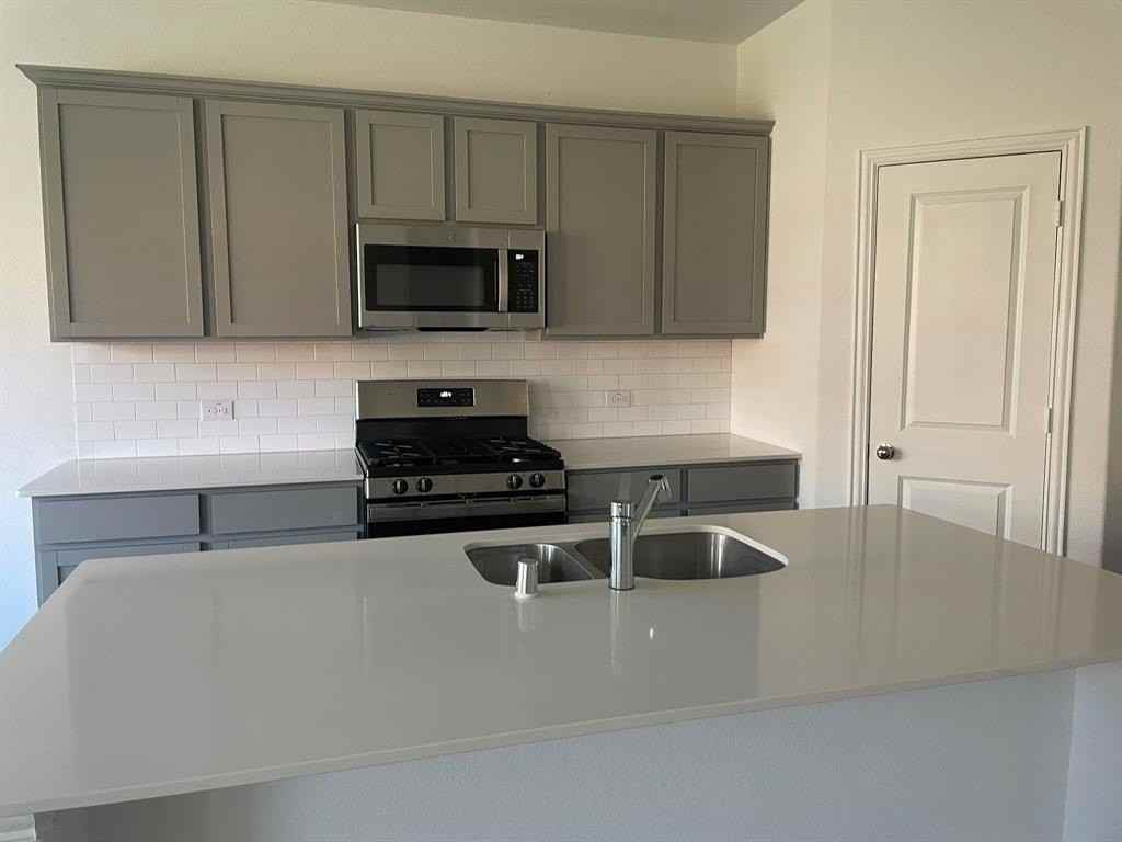 1202 Sequoia Lane - Photo 3 of 6