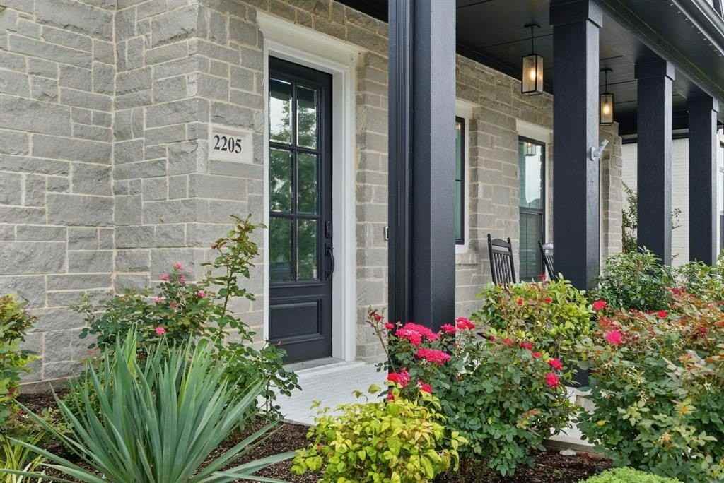 2205 Sandrellan Street - Photo 4 of 39