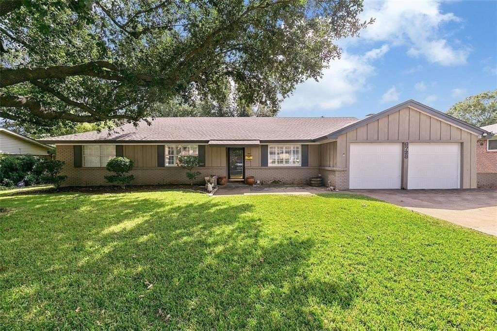 6728 Victoria Avenue - Photo 3 of 15