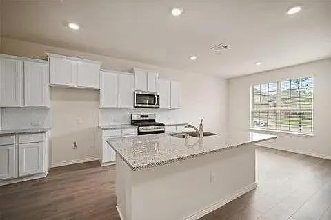 1532 Bennington Lane - Photo 4 of 18