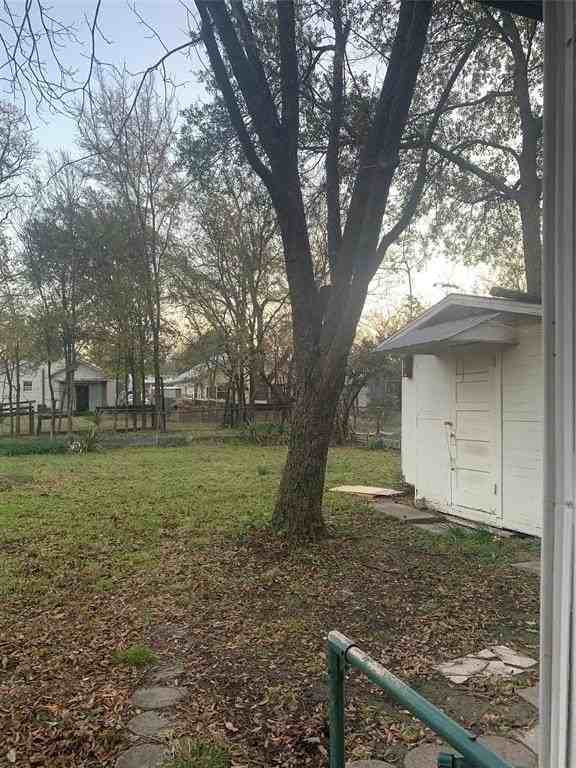 706 North Park Avenue - Photo 3 of 18