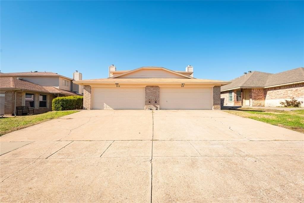 717 Lariat Lane - Photo 2 of 14