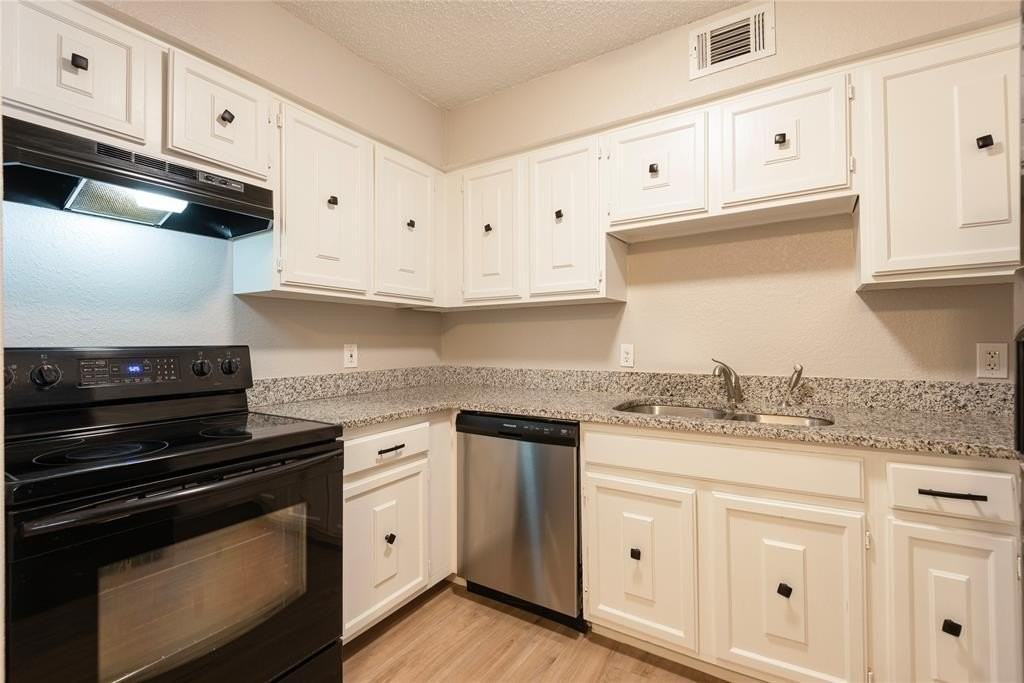 717 Lariat Lane - Photo 6 of 14