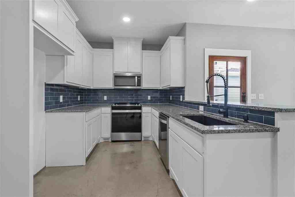 1401 S 5th Ave #1401 - Photo 3 of 16