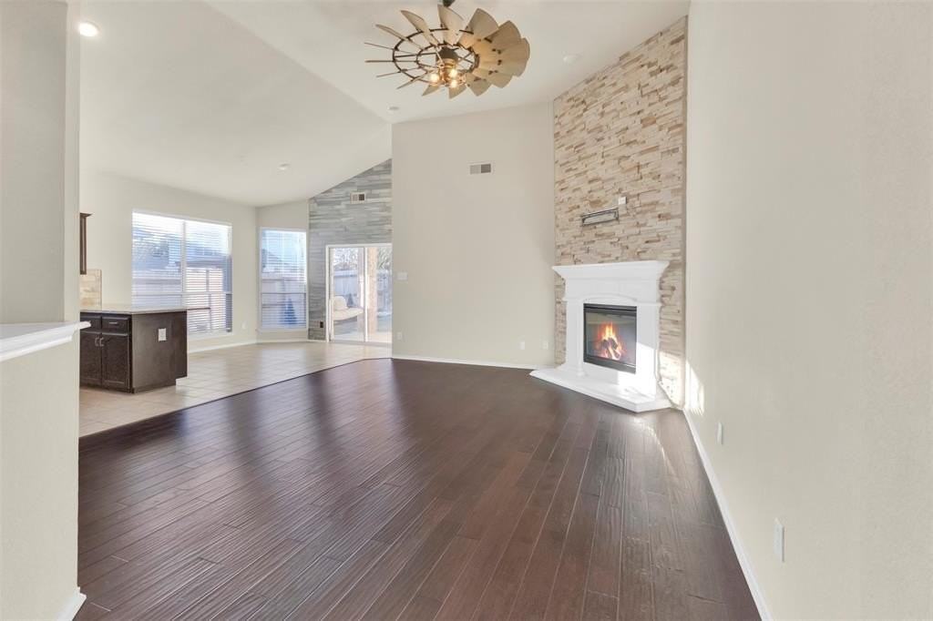 832 Pebble Creek Drive - Photo 4 of 27