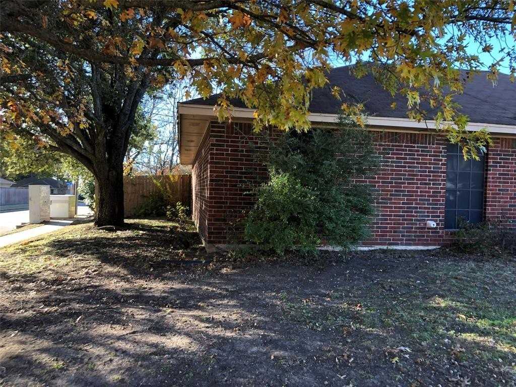 901 Park Place Boulevard - Photo 3 of 15