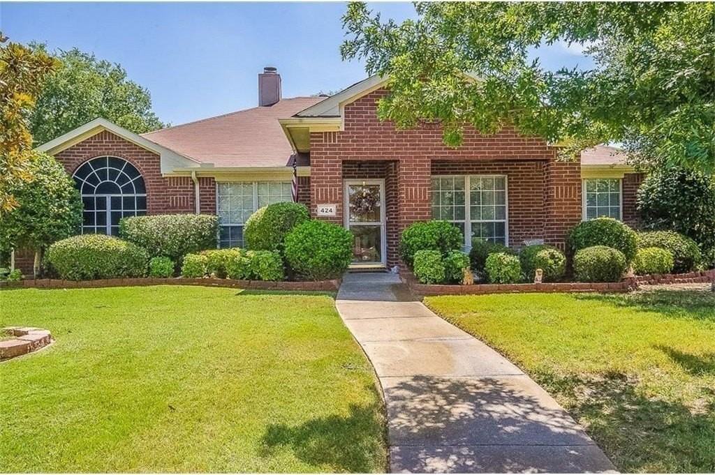 424 Ambrose Drive - Photo 2 of 15