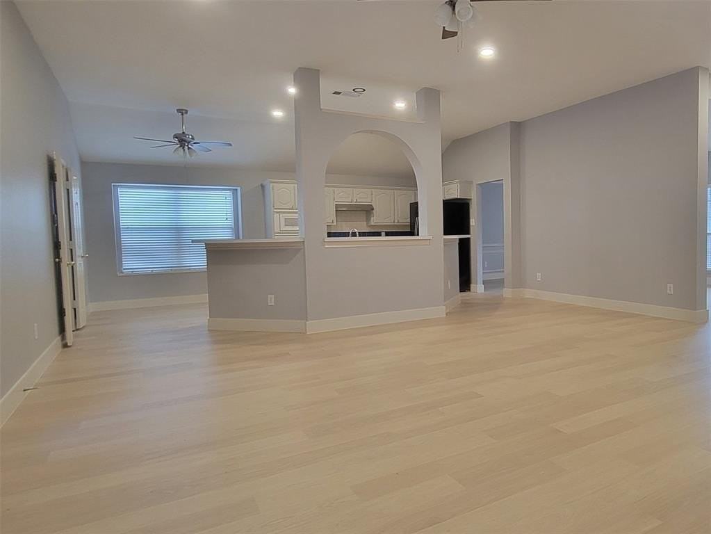 424 Ambrose Drive - Photo 4 of 15